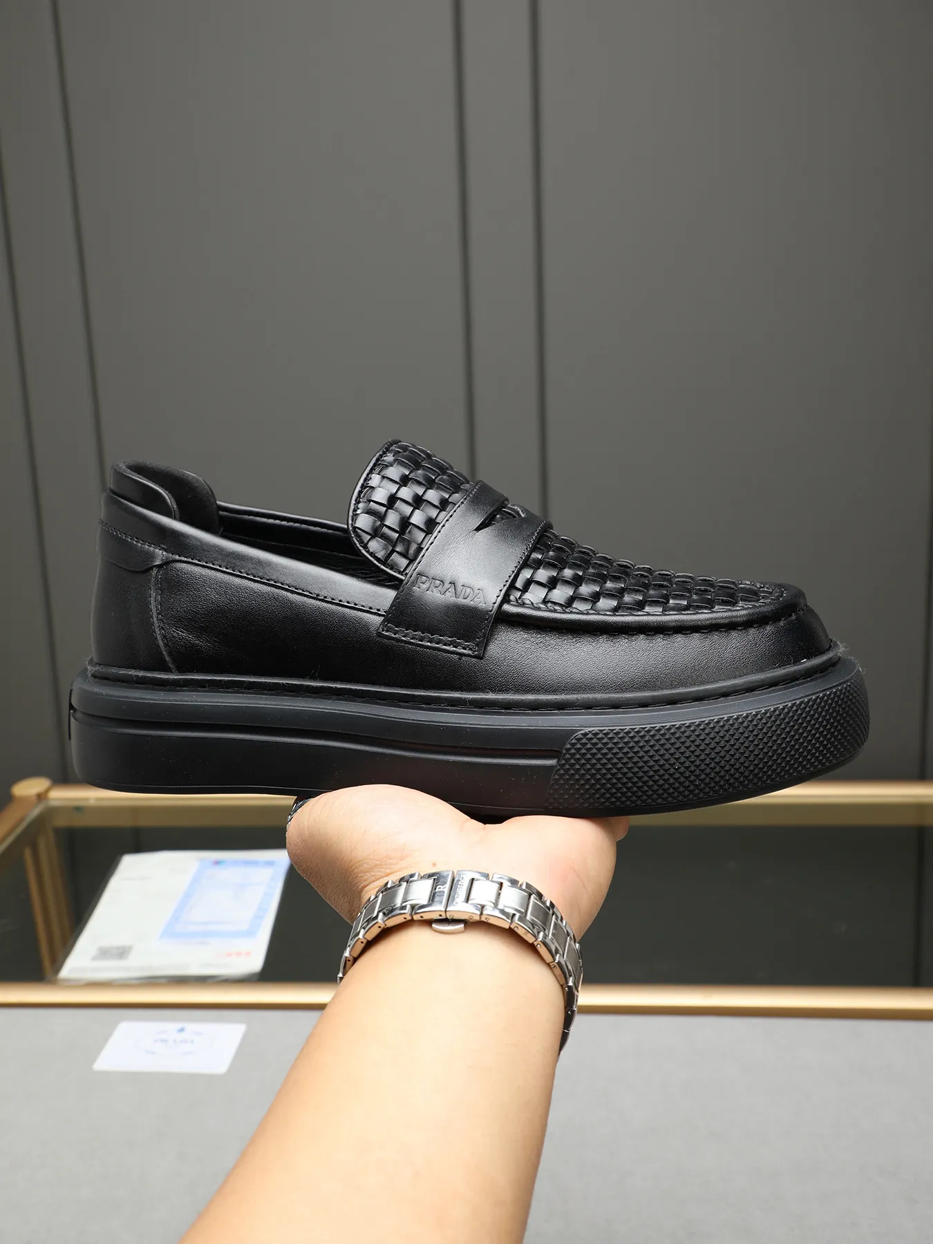 Men's Men's Shoes 💰500 Prada/Prada Men's new casual shoes, this upper is made of imported calfskin + sheep lining! The outsole is made of non-slip foam outsole, which feels good on your feet and is a fashionable and stylish item!  Size: 38-44 (45 customized)